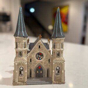 DICKENS KEEPSAKE Two-Steeple Cathedral Village